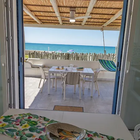 Eolia Sicily Beachfront Daire *