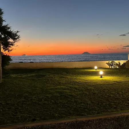 Eolia Sicily Beachfront Daire *